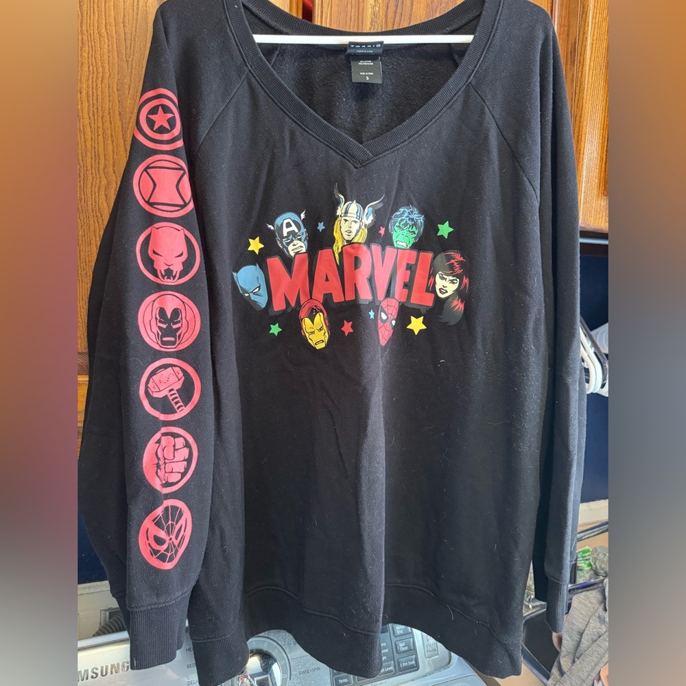 Torrid size 3 Marvel Heroes v-neck Black Sweatshirt